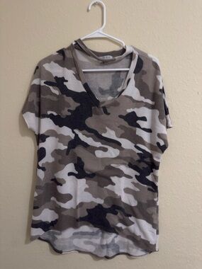 Camo V-Neck Short Sleeve Top - Neutral Camo